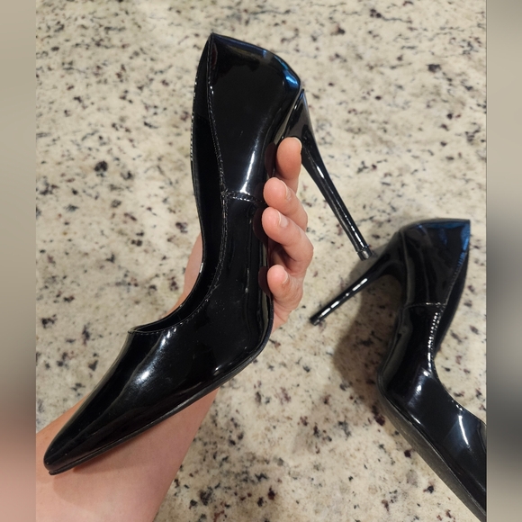 Pumps 8.5 - Picture 3 of 8